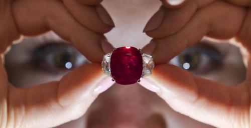 红宝石的最高成交价纪录 3033万美元成交
